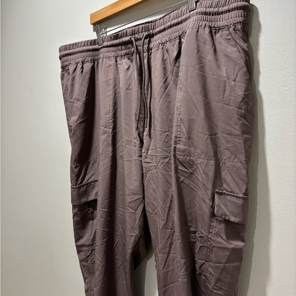 OLD NAVY • Women’s StretchTech Taupe Cargo Jogger Pants Activewear Size XXL - Picture 3 of 5